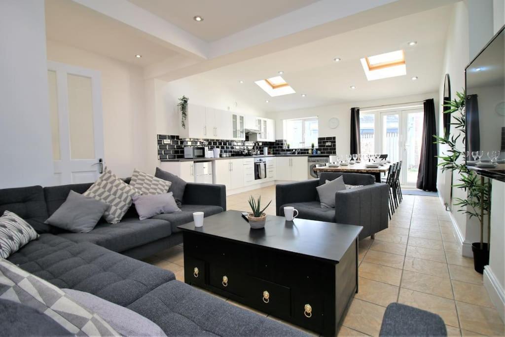 Large Modern House By Property Promise Cardiff Luaran gambar