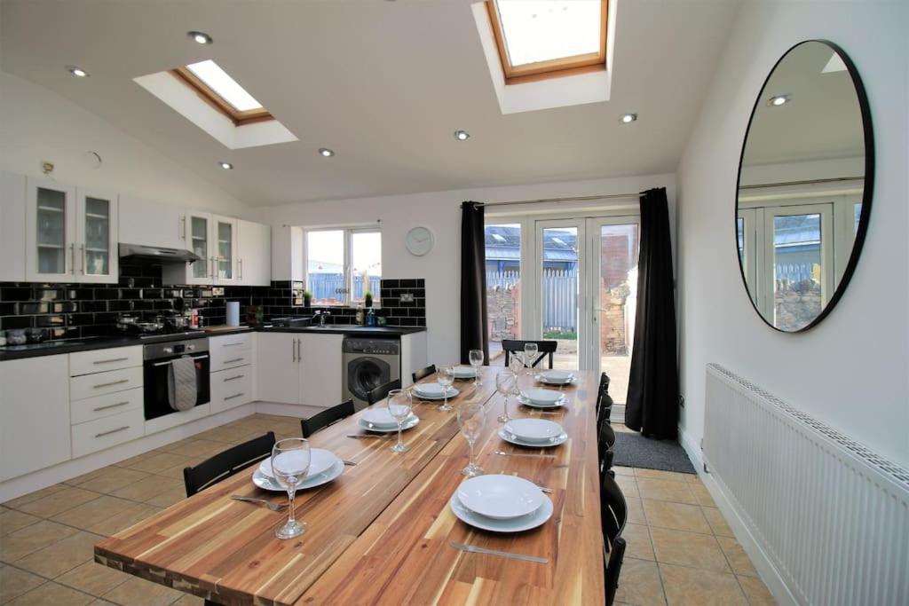 Large Modern House By Property Promise Cardiff Luaran gambar