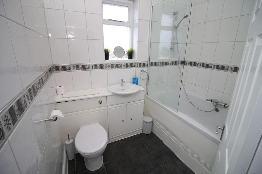 Large Modern House By Property Promise Cardiff Luaran gambar