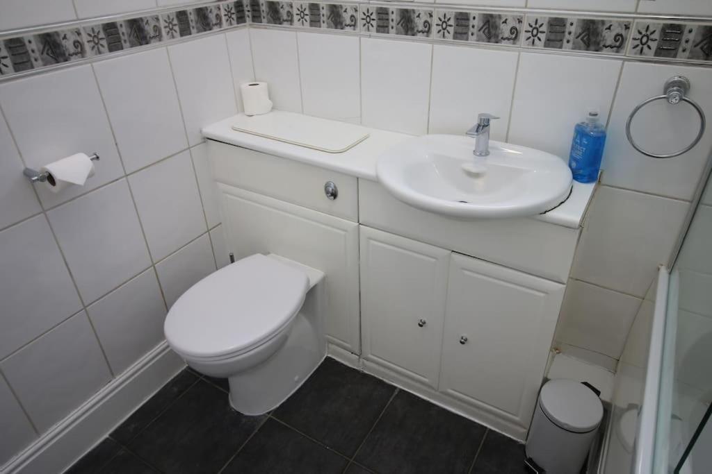Large Modern House By Property Promise Cardiff Luaran gambar