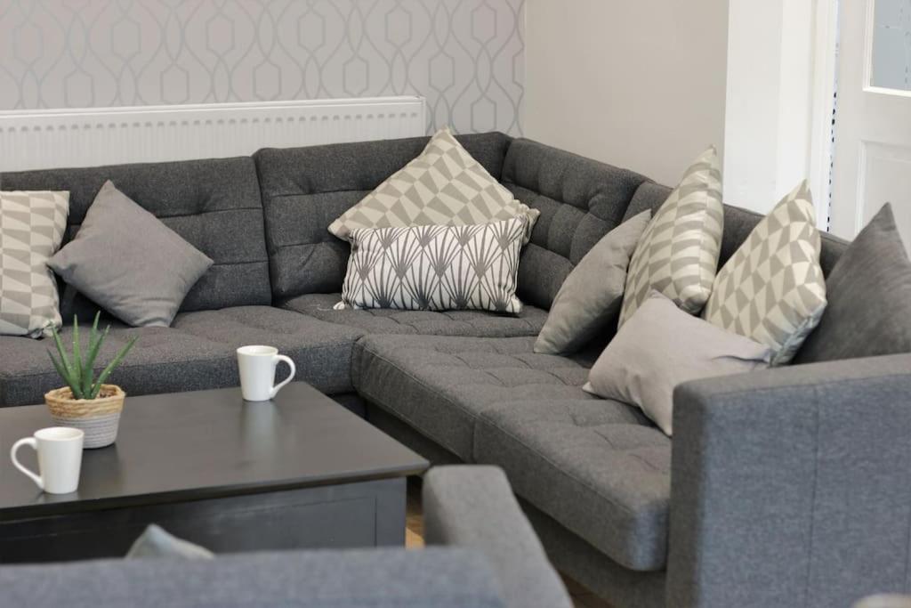 Large Modern House By Property Promise Cardiff Luaran gambar