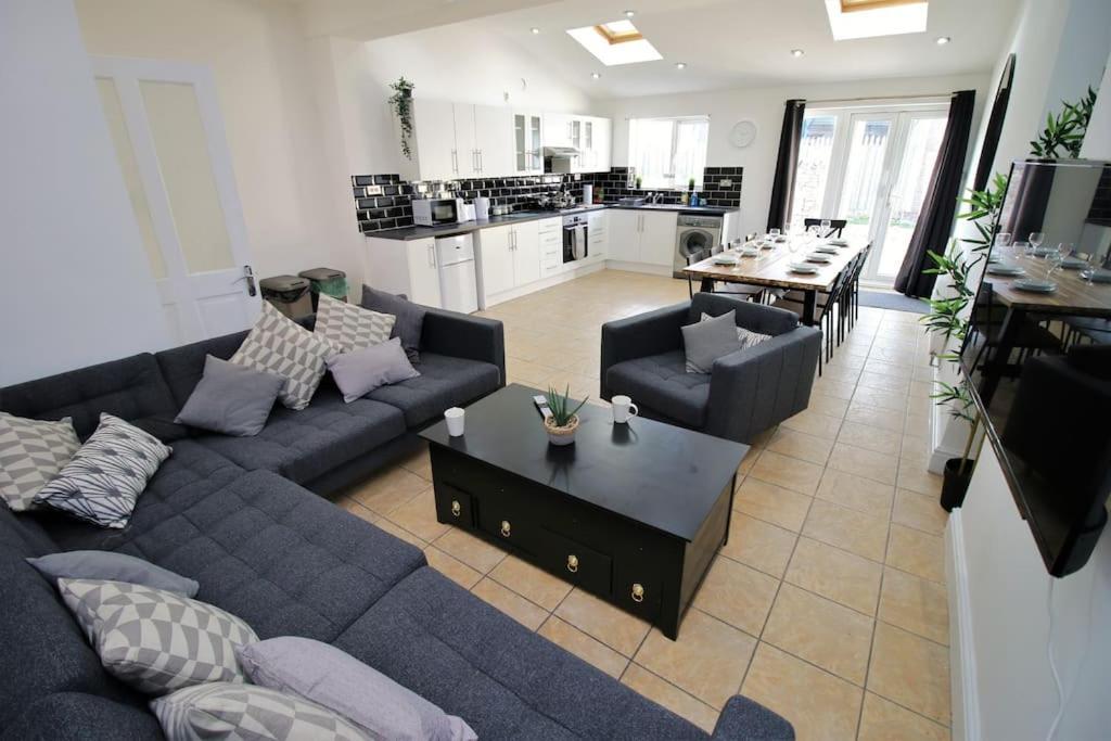 Large Modern House By Property Promise Cardiff Luaran gambar