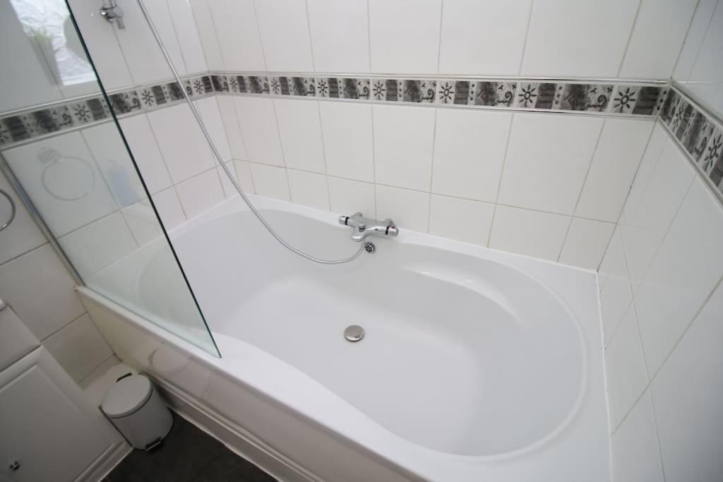 Large Modern House By Property Promise Cardiff Luaran gambar
